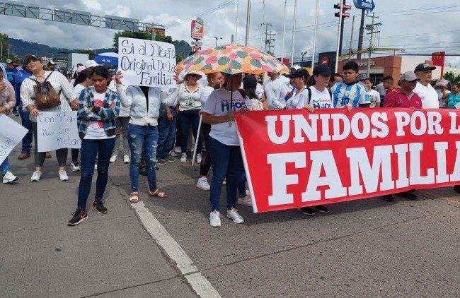 Honduras church march reshapes politics and exposes rift with ruling party